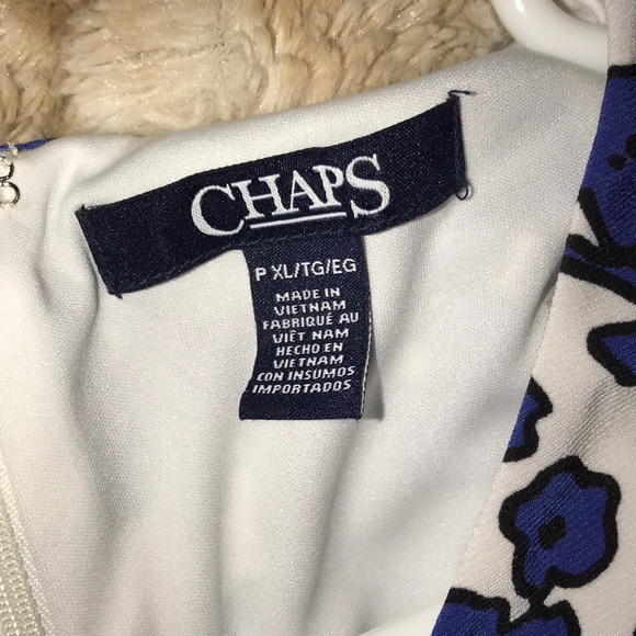 Women’s flower patterned dress! - Picture 2 of 3